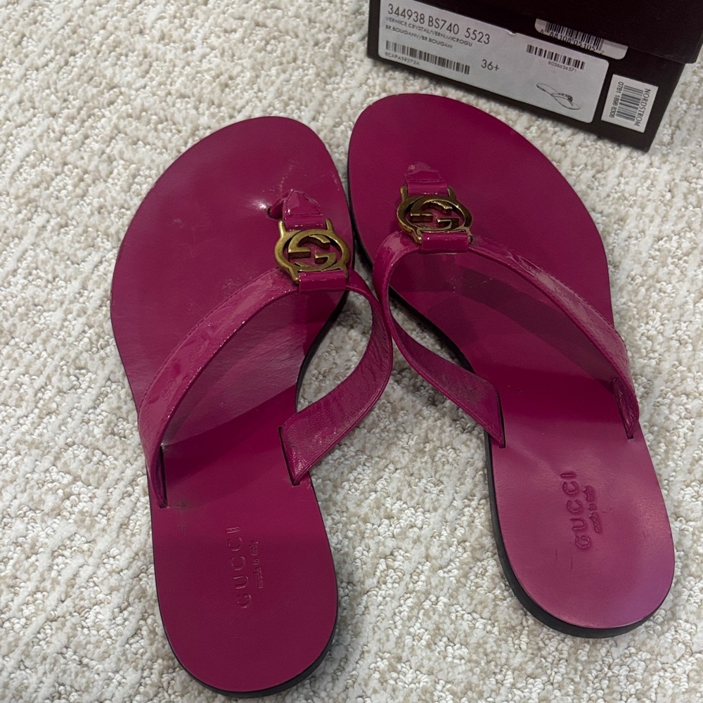 Gucci Women's Fuchsia Sandals with Gold Accent - Picture 2 of 2